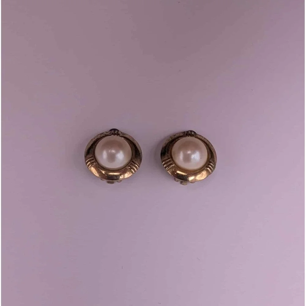vintage gold‎ toned faux pearl clip-on earrings